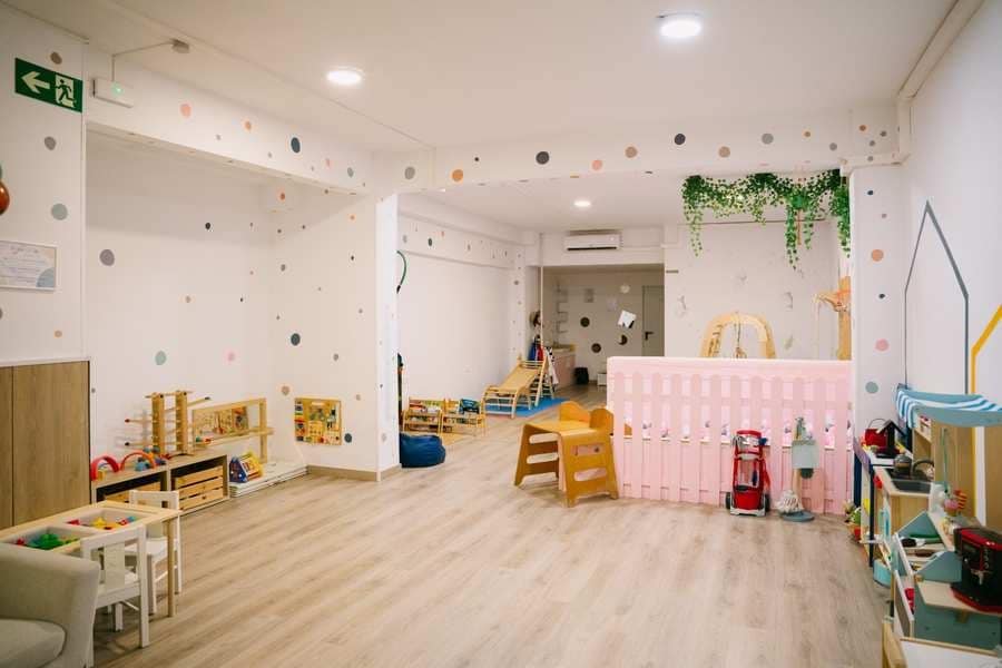 El espacio de juego de Pessigolles, con zonas de juego, cocinita y cafetería